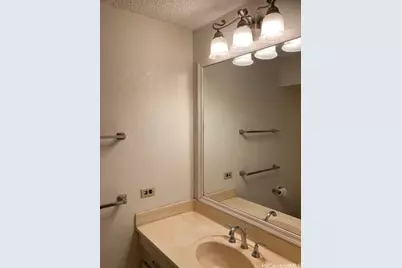 747 Amana Street #905, Honolulu, HI 96814 - Photo 4