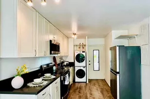 222 Kaiulani Ave, Honolulu, HI 96815 - Photo 4