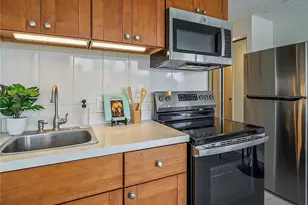 2211 Ala Wai Blvd, Honolulu, HI 96815 - Photo 6