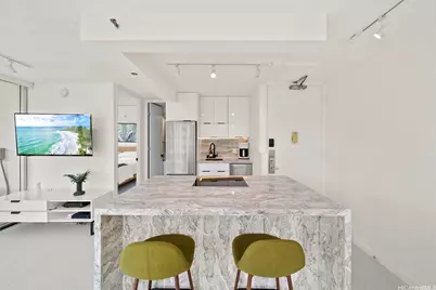 2427 Kuhio Avenue #807, Honolulu, HI 96815 - Photo 2