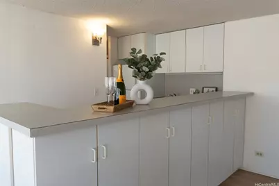 2525 Date Street #605, Honolulu, HI 96826 - Photo 2