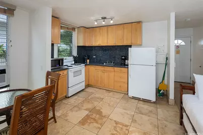 240 Liliuokalani Avenue #202, Honolulu, HI 96815 - Photo 2