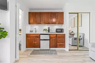 2509 Ala Wai Blvd, Honolulu, HI 96815 - Photo 1