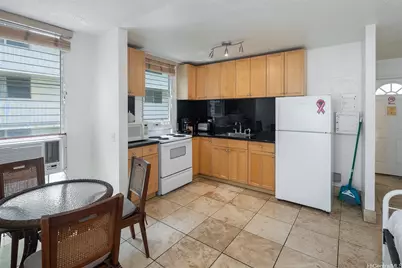 240 Liliuokalani Avenue #402, Honolulu, HI 96815 - Photo 2