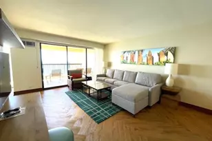 2470 Kalakaua Ave, Honolulu, HI 96815 - Photo 2