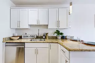 572 Mananai Pl, Honolulu, HI 96818 - Photo 14