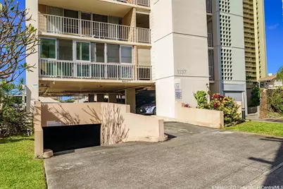 1137 Wilder Avenue #801, Honolulu, HI 96822 - Photo 2