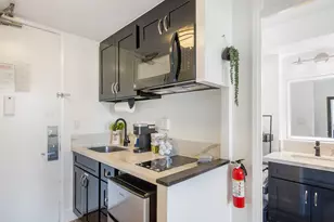 2427 Kuhio Ave, Honolulu, HI 96815 - Photo 2