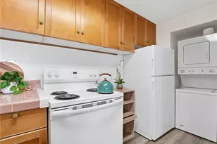 2724 Kahoaloha Ln, Honolulu, HI 96826 - Photo 8