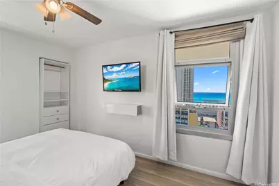 225 Kaiulani Avenue #PH2, Honolulu, HI 96815 - Photo 12