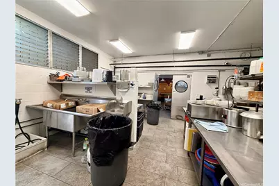 909 Isenberg Streets, Honolulu, HI 96826 - Photo 8