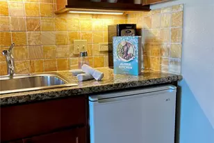 2045 Kalakaua Ave, Honolulu, HI 96815 - Photo 10