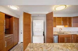 1910 Ala Moana Blvd, Honolulu, HI 96815 - Photo 8