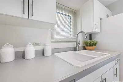 1090 Ala Napunani Street #410, Honolulu, HI 96818 - Photo 6