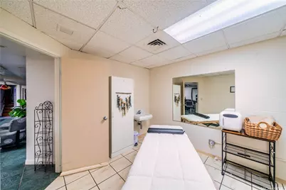 2203 Young Street, Honolulu, HI 96826 - Photo 16