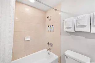 2045 Kalakaua Ave, Honolulu, HI 96815 - Photo 8