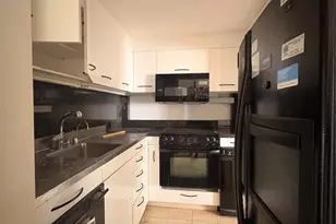 1910 Ala Moana Blvd, Honolulu, HI 96815 - Photo 8