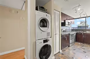 2724 Kahoaloha Ln, Honolulu, HI 96826 - Photo 12