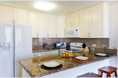 411 Hobron Lane #2814, Honolulu, HI 96815 - Photo 2