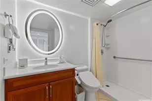 2470 Kalakaua Ave, Honolulu, HI 96815 - Photo 2