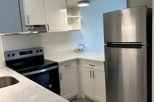 225 Kaiulani Ave, Honolulu, HI 96815 - Photo 4