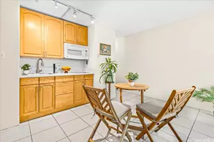 929 Ahana St, Honolulu, HI 96814 - Photo 12