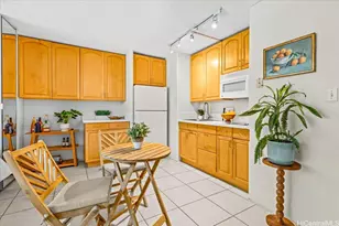 929 Ahana St, Honolulu, HI 96814 - Photo 10