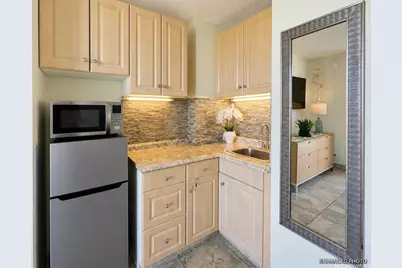 1920 Ala Moana Boulevard #1103, Honolulu, HI 96815 - Photo 6