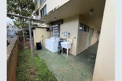 1143 Hassinger Street, Honolulu, HI 96822 - Photo 10