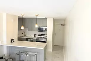 225 Kaiulani Ave, Honolulu, HI 96815 - Photo 1