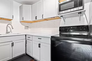 2115 Ala Wai Blvd, Honolulu, HI 96815 - Photo 1