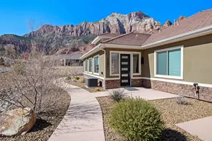 114 Trapper, Springdale, UT 84767 - Photo 2