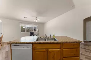 154 E Cyndi Ln, La Verkin, UT 84745 - Photo 8