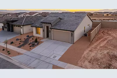 1641 N Horizon Parkway #118, Washington, UT 84780 - Photo 2