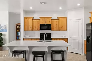 4698 W 3100 S, Hurricane, UT 84737 - Photo 6