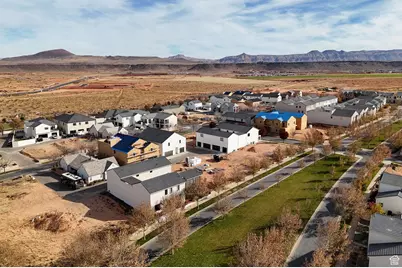4308 W Cambridge Parkway, Hurricane, UT 84737 - Photo 2