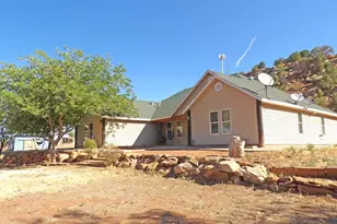 1892 N Golden Delicious Dr, Apple Valley, UT 84737 - Photo 12