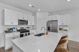 1429 S Padre Bay Dr, Washington, UT 84780 - Photo 6