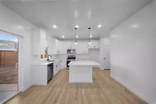 954 E Malibu Dr, Washington, UT 84780 - Photo 10