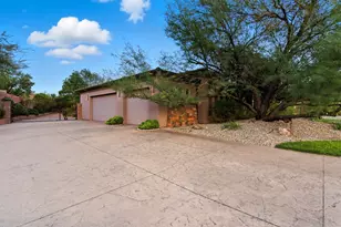 126 N Painted Hills Dr, Ivins, UT 84738 - Photo 8
