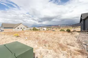 933 S Clfs Dr, Cedar City, UT 84720 - Photo 10