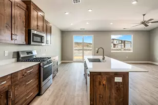 3041 W 700 N, Hurricane, UT 84737 - Photo 2