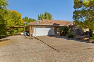 692 W 1300 S, Hurricane, UT 84737 - Photo 2