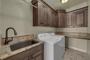 2247 E Coyote Spgs Dr, Saint George, UT 84790 - Photo 18