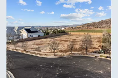 387 E Chateau Meadows Cir, Washington, UT 84780 - Photo 4