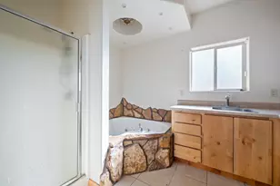 865 N Redwood St, Hildale, UT 84784 - Photo 18