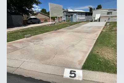 1150 W Red Hills Parkway, Washington, UT 84780 - Photo 1