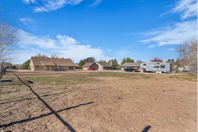 1190 N Horsemans Park Dr, Dammeron Valley, UT 84783 - Photo 14