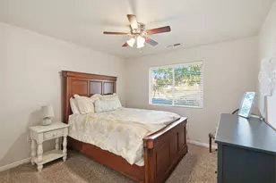 1025 N Ruby Pl, Washington, UT 84780 - Photo 12