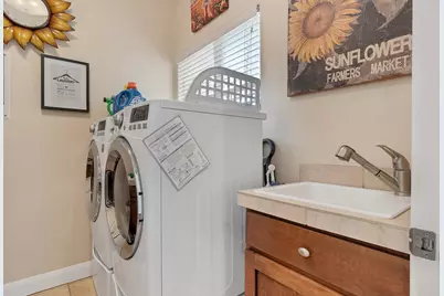 1067 E Silver Falls Dr N, Washington, UT 84780 - Photo 16